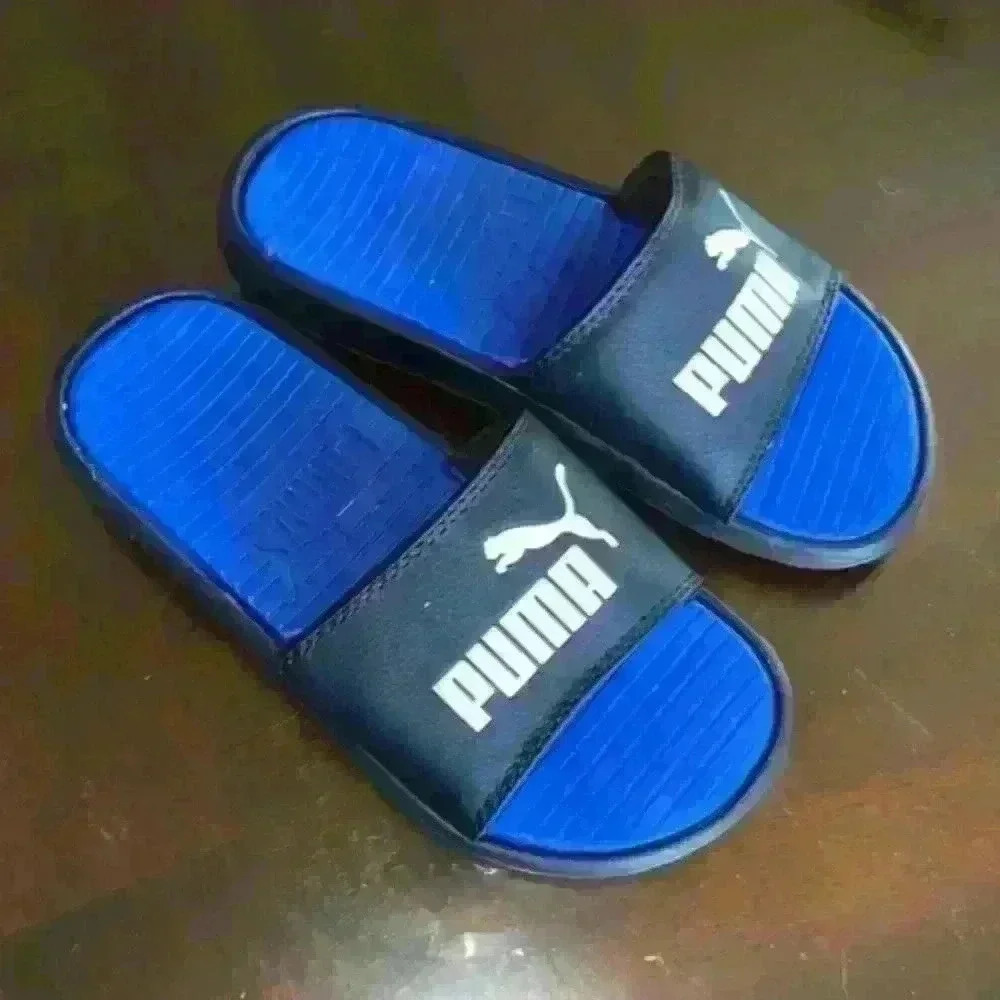 Puma slides size 3